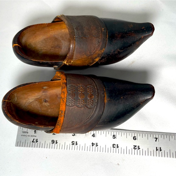 Antique black wooden child sized pair of clogs sabots w/ embossed brown leather - Picture 8 of 13